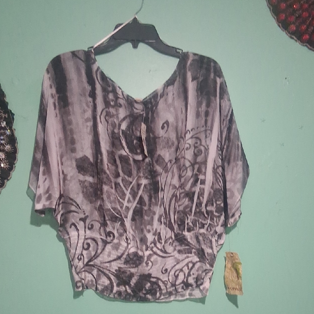 ONE WORLD Graphic Dolman Sleeve Blouse in Gray and Pink